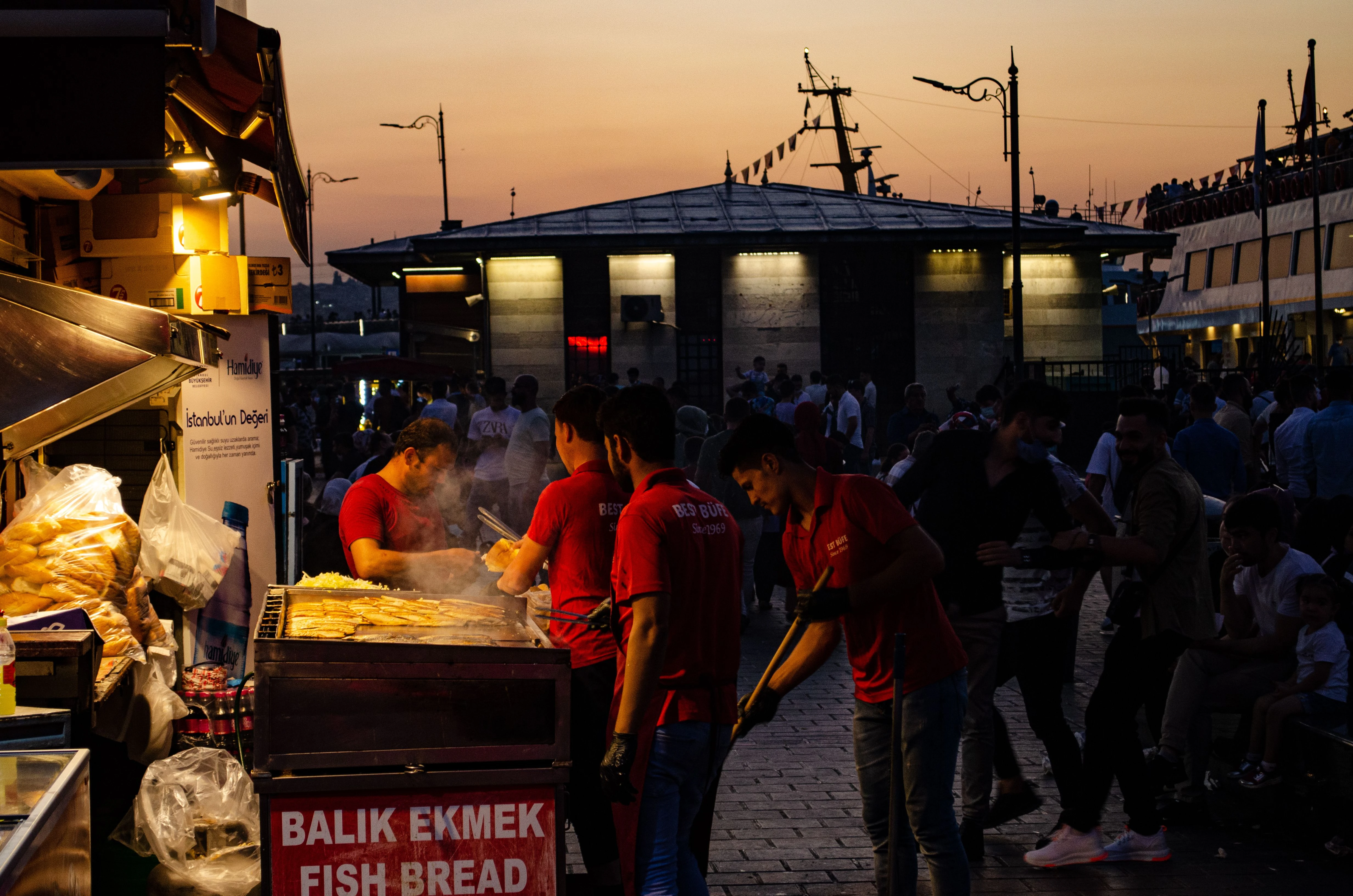 What to Eat in Istanbul: 12 Essential Dishes and Where to Find Them - Featured Image